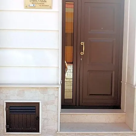 Anna's House 3*